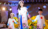 Nguyệt 'thảo mai' cùng hai con diễn thời trang cho Hoa hậu Ngọc Hân
