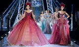 Tiểu Vy, Huyền My, Đỗ Mỹ Linh 'bất phân thắng bại' trên sàn catwalk
