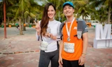 Mai Phương Thuý mặc đồ thể thao quyến rũ, chạy bộ cùng MC Phan Anh