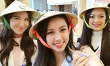 Thuỳ Tiên tặng nón lá, ghi điểm thân thiện ở Hoa hậu Quốc tế 2018