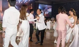 Tiệc khiêu vũ ở lễ cưới Khánh Thi và Phan Hiển