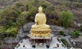 Ngắm tượng Phật dát vàng khổng lồ trong thiền viện nổi tiếng Vũng Tàu