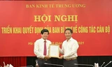 Ủy viên Bộ Chính trị, Bí thư Trung ương Đảng, Trưởng Ban Kinh tế Trung ương Trần Tuấn Anh trao Quyết định và giao nhiệm vụ cho ông Đỗ Ngọc An. (Nguồn: congthuong.vn)