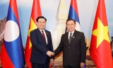 Chủ tịch Quốc hội Vương Đình Huệ hội đàm với Chủ tịch Quốc hội Lào Saysomphone Phomvihane