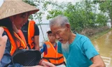 Thủy Tiên trong chuyến thiện nguyện tại miền Trung những ngày vừa qua. 