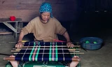 Phụ nữ Đam Pao dệt thổ cẩm 