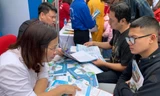  Từ ngày 29/8-5/9, thí sinh điều chỉnh nguyện vọng xét tuyển đại học (ảnh chụp tại Ngày hội tư vấn tuyển sinh hồi tháng 3). Ảnh: Diệp An
