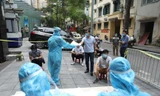 Lấy mẫu xét nghiệm cho người dân tại Hà Nội