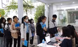 Thí sinh dự thi đánh giá năng lực của ĐH Quốc gia Hà Nội năm 2023 để lấy kết quả xét tuyển vào các trường ĐH. Ảnh: Diệp An