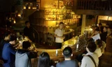 Anh Phạm Tiến Tiếp giảng dạy trong một khóa học đào tạo bartender