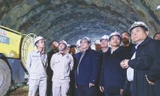Thủ tướng Chính phủ Phạm Minh Chính và đại diện các Bộ ngành kiểm tra, thị sát dự án, trong đó có hầm Thần Vũ do Cty TNHH Hòa Hiệp và Cienco 4 thi công