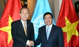 Phó Thủ tướng Phạm Bình Minh và Tổng Thư ký LHQ Ban Ki-moon. Ảnh: VGP/Hải Minh.