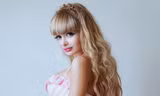 Angelica Kenova với ngoại hình như búp bê. 