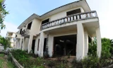 Biệt thự bỏ hoang trước nguy cơ thành 'nhà' của tội phạm