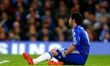Diego Costa rời sân với chấn thương.