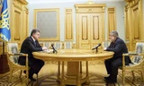 Tổng thống Petro Poroshenko (trái) và Thống đốc Igor Kolomoysky tại cuộc họp ngày 25/3 ngay trước khi ông Poroshenko ký sắc lệnh cách chức ông Kolomoysky.