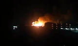 Lửa, khói bốc lên sau vụ nổ. Ảnh: Twitter.