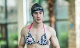 Sốc với mỹ nam Hoa ngữ mặc bikini khoe cơ bụng 6 múi