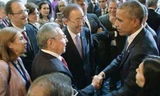Tổng thống Mỹ Barack Obama bắt tay Chủ tịch Cuba Raul Castro.