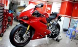 Chiếc siêu môtô Ducati 1299 Panigale S vừa được Ducati đưa về showroom ở Hà Nội là chiếc thứ 3 tại Việt Nam, sau 2 chiếc được nhập khẩu tư nhân ở TP.HCM và Hà Nội.