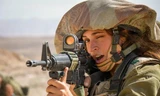 Nữ binh sĩ Israel và vẻ đẹp của bóng hồng trong lửa đạn