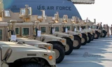 Máy bay vận tải C-5 Galaxy vừa chuyển 10 xe bọc thép Humvee đầu tiên trong gói viện trợ 75 triệu USD của Mỹ cho Ukraine chống lại lực lượng ly khai.
