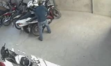 Tên trộm lần lượt bẻ khóa 3 xe máy ở nhà trọ