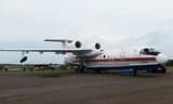 hiếc Beriev Be- 200 hạ cánh để tham gia công tác tìm kiếm.