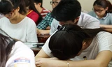 Thí sinh mệt mỏi trong đợt thi THPT. Ảnh: Giang Huy.