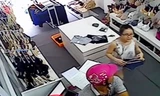 Trộm điện thoại “nhanh như chớp” trong cửa hàng đồ lót