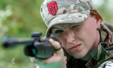 Một nữ quân nhân thuộc phe Cực hữu Ukraine.