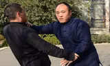 Li Tianjin xuất chiêu.