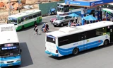 Việc đấu thầu khai thác các tuyến xe buýt có trợ giá trên địa bàn được kỳ vọng sẽ giúp giảm số tiền ngân sách TP HCM phải bù lỗ hàng năm. Ảnh: Hữu Công.
