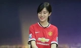 Nữ CĐV MU xinh ngất ngây trên sóng truyền hình 