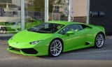 Khác với chiếc Lamborghini Huracan đầu tiên, siêu xe màu độc này không phải hàng chính hãng mà được đưa về nước thông qua một showroom nhập khẩu lớn tại TP HCM.