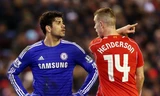 Jordan Henderson và Diego Costa to tiếng với nhau trong đường hầm.