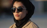 Niloofar Rahmani hiện là nữ phi công duy nhất trong quân đội Afghanistan. Cô gái người Kabul này là một trong năm học viên tốt nghiệp khóa huấn luyện phi công 12-03 của không quân Afghanistan. Nguồn: Xinhua.