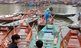Mức phí đò tại chùa Hương từ 25.000 - 40.000 đồng/người/2 lượt vào ra. Ảnh minh họa.