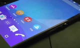 Thiết bị được cho là Xperia Z4 với giao diện phẳng, viền màn hình mỏng.
