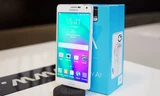 Cận cảnh Galaxy A7 kim loại nguyên khối