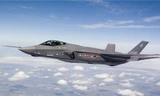 Nữ phi công Mỹ lái chiến đấu cơ tàng hình F-35
