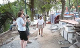 Dự án thay đá lát vỉa hè hồ Gươm từng vấp phải sự phản ứng từ dư luận. Ảnh: Báo Đất Việt.