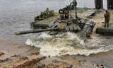 Tận thấy vũ khí Nga ùn ùn vượt sông diệt địch
