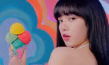 Ngoài vòng cổ tiền tỉ, Lisa BLACKPINK đeo cả trang sức 1,5 triệu đồng trong "Ice Cream"