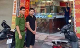 Nghi phạm Hải tại khu vực tiệm vàng.