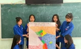 Học sinh xứ Thanh làm bản đồ Việt Nam bằng vật liệu tái chế