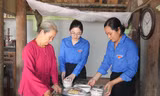 Ấm lòng bữa cơm tri ân tại gia đình Mẹ Việt Nam anh hùng