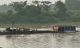 Bắt giữ 2 thuyền sắt bơm hút cát trái phép trên sông Mã 