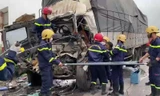 Phá cabin đưa thi thể tài xế ra ngoài sau va chạm giao thông