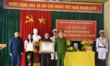 Trao bằng 'Tổ quốc ghi công' cho thân nhân chiến sỹ công an hy sinh khi vây bắt tội phạm